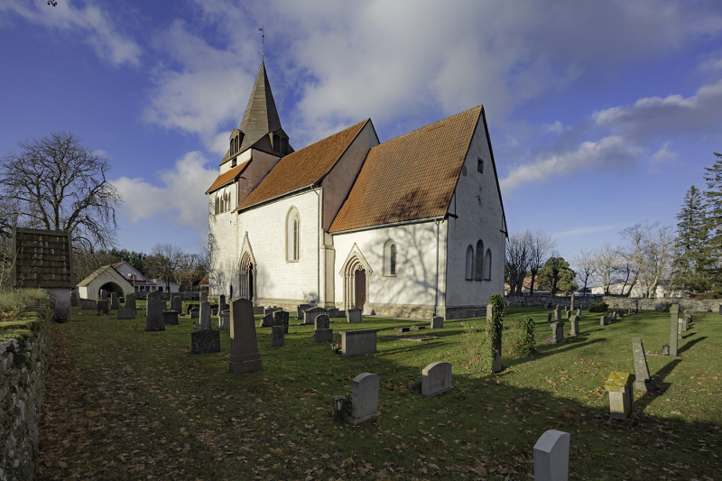 Väskinde kyrka från sydost
