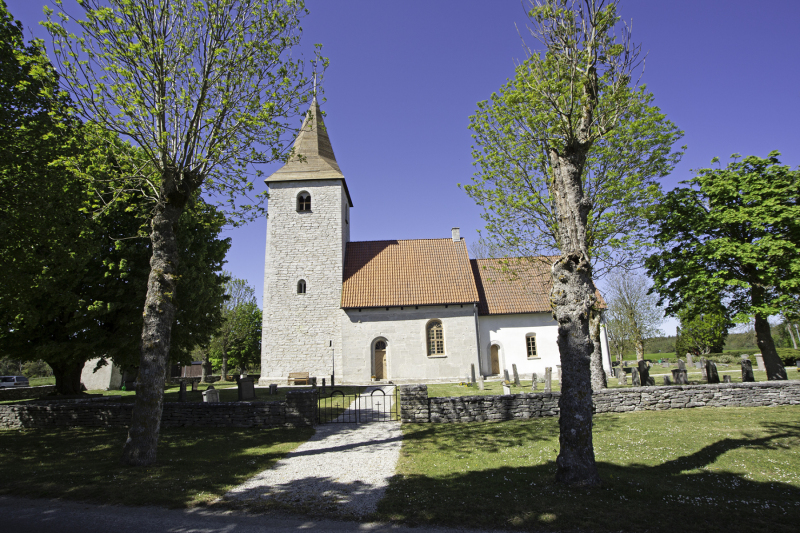 Viklau kyrka från söder