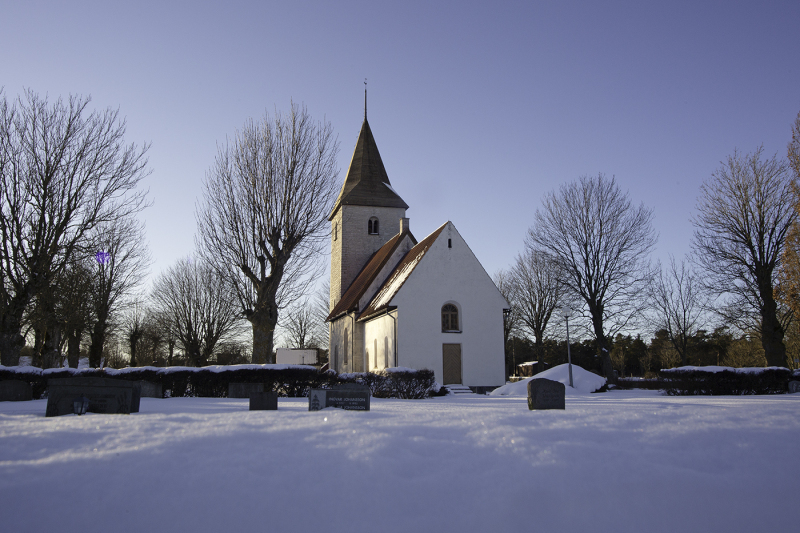Viklau kyrka från sydost