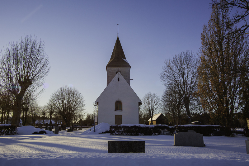 Viklau kyrka från öster