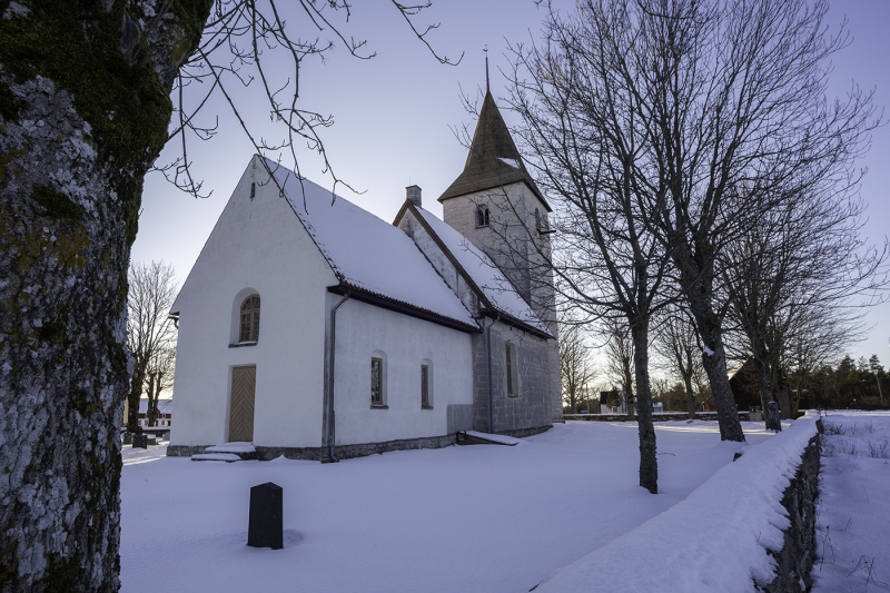 Viklau kyrka från nordost