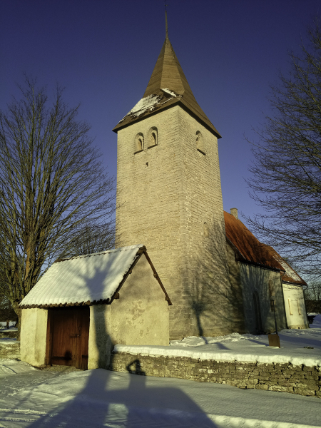 Viklau kyrka från sydväst